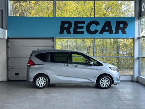 Honda Freed II с пробегом 2017 года, цена 1 460 000 рублей, 117216 км, компактвэн, Автокод Объявления