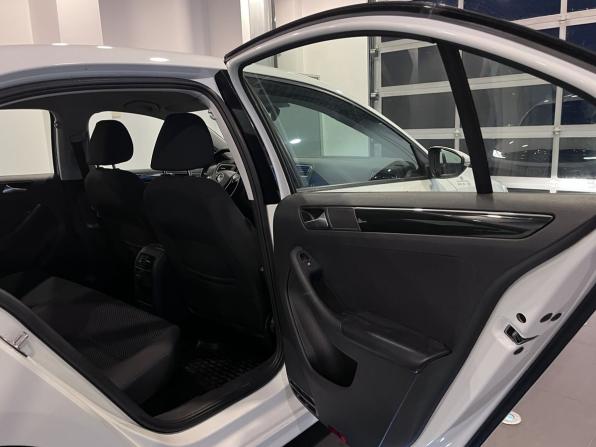 Volkswagen Jetta VI Рестайлинг с пробегом 2018 года, цена 1 495 000 рублей, 174471 км, седан, Автокод Объявления