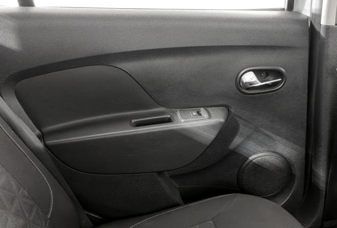 Renault Sandero II с пробегом 2015 года, цена 880 000 рублей, 105443 км, хэтчбек, Автокод Объявления