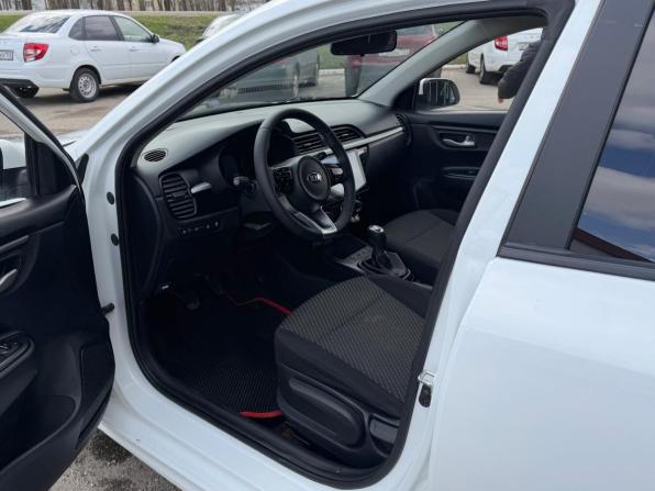 Kia Rio IV с пробегом 2017 года, цена 1 019 000 рублей, 157211 км, седан, Автокод Объявления