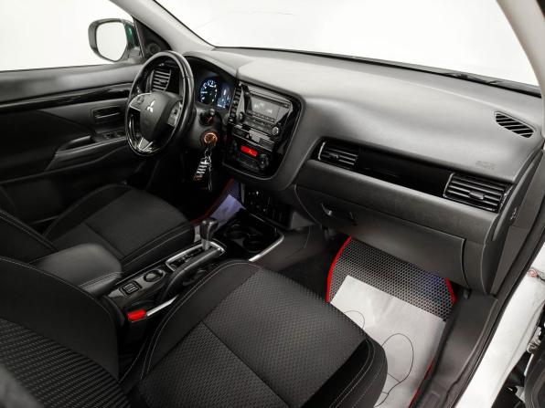 Mitsubishi Outlander III Рестайлинг 3 с пробегом 2018 года, цена 1 435 400 рублей, 239133 км, внедорожник, Автокод Объявления