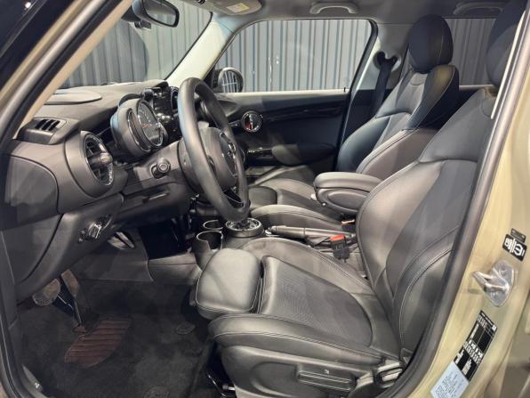 Mini Hatch III (F55/F56) Рестайлинг с пробегом 2020 года, цена 2 450 000 рублей, 28450 км, хэтчбек, Автокод Объявления