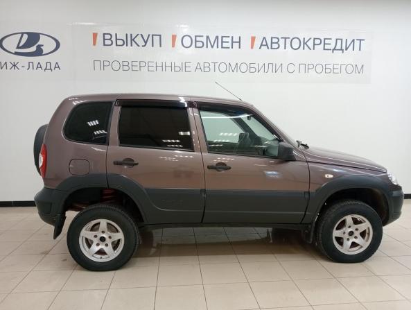 Chevrolet Niva I Рестайлинг с пробегом 2018 года, цена 640 000 рублей, 77000 км, внедорожник, Автокод Объявления
