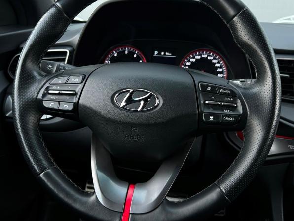 Hyundai Veloster II с пробегом 2020 года, цена 2 095 300 рублей, 77881 км, хэтчбек, Автокод Объявления