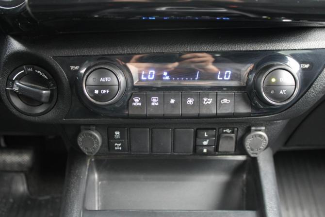 Toyota Hilux VIII Рестайлинг 2 с пробегом 2022 года, цена 4 450 000 рублей, 162000 км, пикап, Автокод Объявления