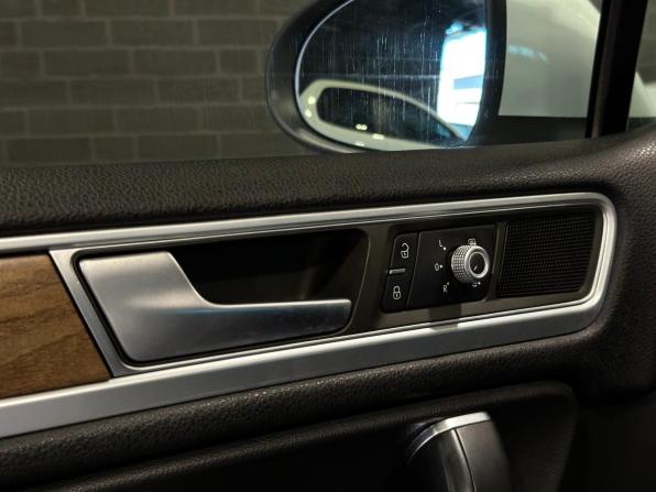 Volkswagen Touareg II Рестайлинг с пробегом 2015 года, цена 2 800 000 рублей, 265688 км, внедорожник, Автокод Объявления