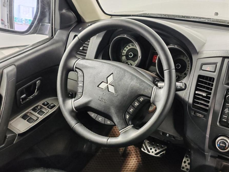Mitsubishi Pajero IV Рестайлинг 1 Москва  - изображение 21