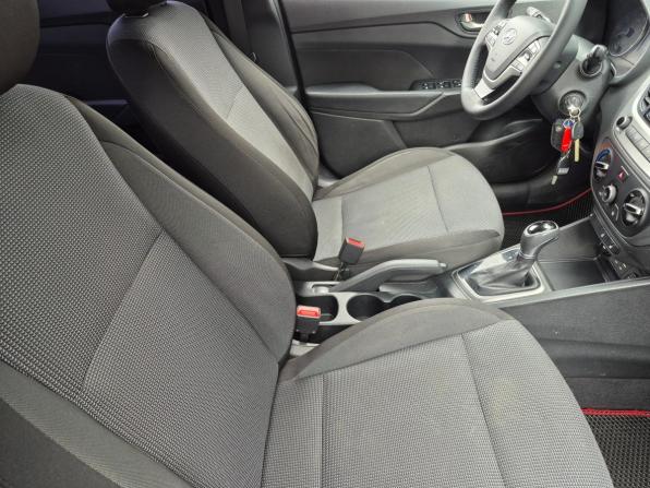 Hyundai Solaris II с пробегом 2017 года, цена 1 240 000 рублей, 129000 км, седан, Автокод Объявления