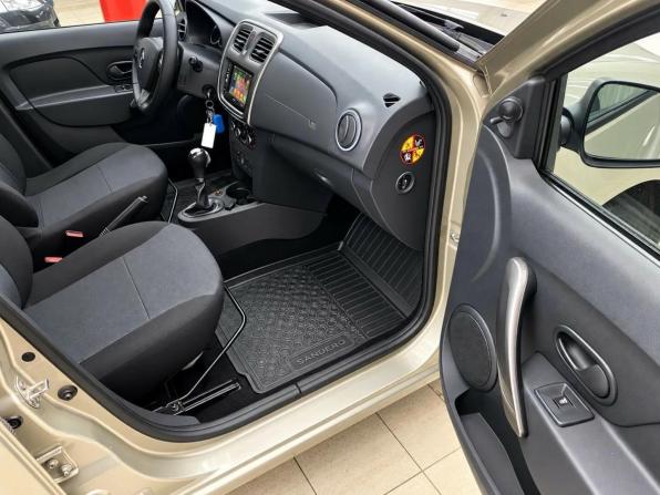 Renault Sandero II с пробегом 2016 года, цена 775 000 рублей, 102927 км, хэтчбек, Автокод Объявления
