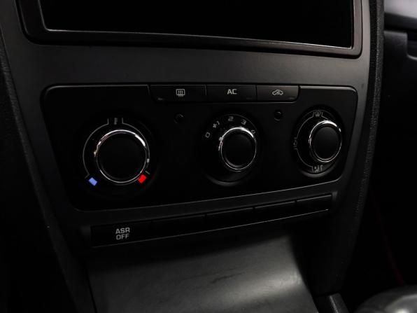Skoda Octavia II (A5) Рестайлинг с пробегом 2011 года, цена 699 000 рублей, 282152 км, лифтбек, Автокод Объявления