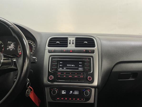 Volkswagen Polo V Рестайлинг с пробегом 2016 года, цена 1 049 000 рублей, 164038 км, седан, Автокод Объявления