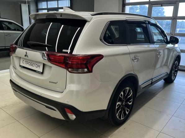Mitsubishi Outlander III Рестайлинг 3 с пробегом 2021 года, цена 2 680 000 рублей, 92509 км, внедорожник, Автокод Объявления