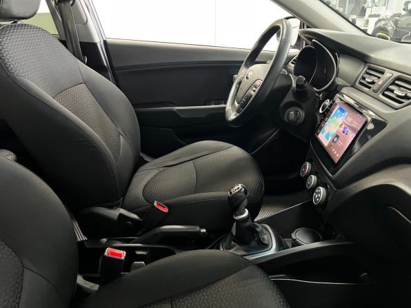 Kia Rio III Рестайлинг с пробегом 2015 года, цена 986 000 рублей, 124802 км, хэтчбек, Автокод Объявления