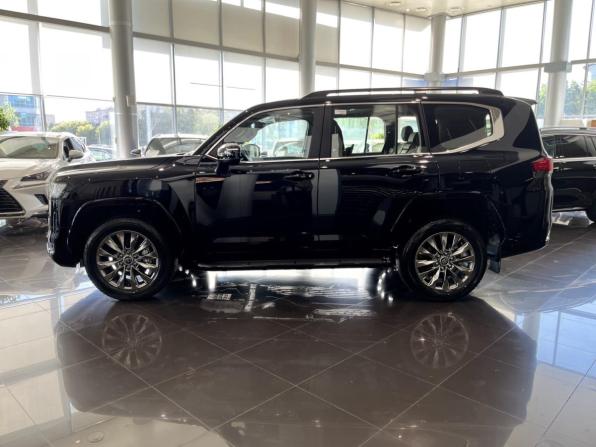 Toyota Land Cruiser 300 Series с пробегом 2025 года, цена 16 132 000 рублей, 21 км, внедорожник, Автокод Объявления