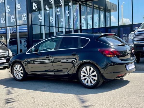 Opel Astra J с пробегом 2012 года, цена 645 000 рублей, 236200 км, хэтчбек, Автокод Объявления