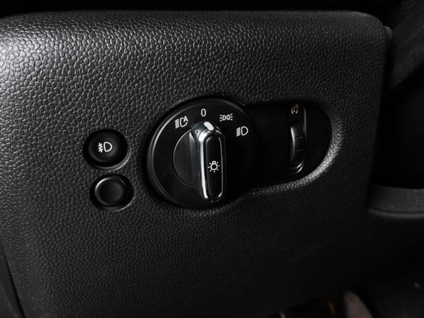 Mini Hatch III (F55/F56) Рестайлинг с пробегом 2020 года, цена 2 299 000 рублей, 61860 км, хэтчбек, Автокод Объявления