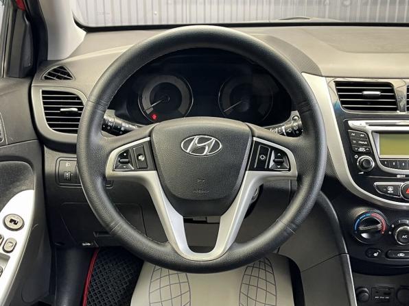 Hyundai Solaris I с пробегом 2012 года, цена 747 000 рублей, 176371 км, хэтчбек, Автокод Объявления