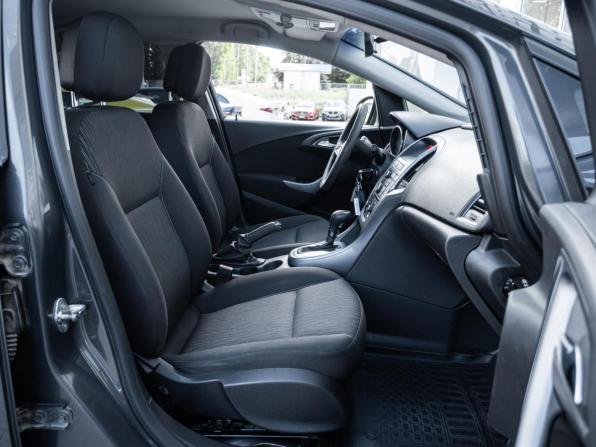 Opel Astra J Рестайлинг с пробегом 2012 года, цена 745 000 рублей, 246652 км, седан, Автокод Объявления