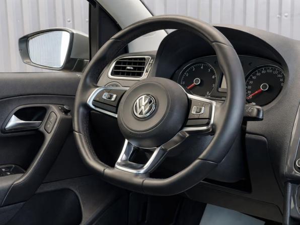 Volkswagen Polo V Рестайлинг с пробегом 2019 года, цена 1 487 000 рублей, 149298 км, седан, Автокод Объявления