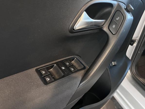 Volkswagen Polo V Рестайлинг с пробегом 2019 года, цена 1 230 000 рублей, 79245 км, седан, Автокод Объявления