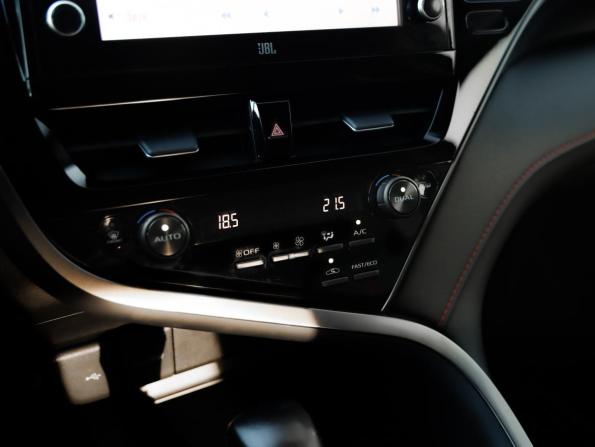Toyota Camry VIII (XV70) Рестайлинг с пробегом 2021 года, цена 2 399 777 рублей, 223000 км, седан, Автокод Объявления