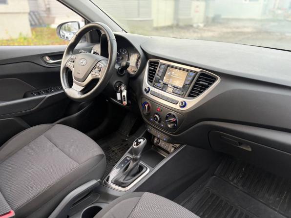 Hyundai Solaris II с пробегом 2017 года, цена 1 240 000 рублей, 114000 км, седан, Автокод Объявления