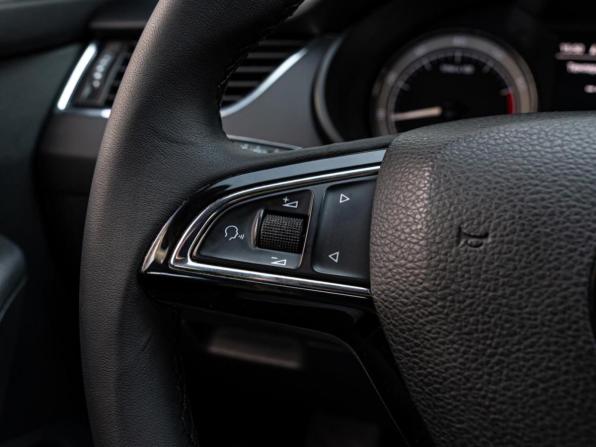 Skoda Octavia III (A7) Рестайлинг с пробегом 2018 года, цена 2 265 000 рублей, 85608 км, лифтбек, Автокод Объявления
