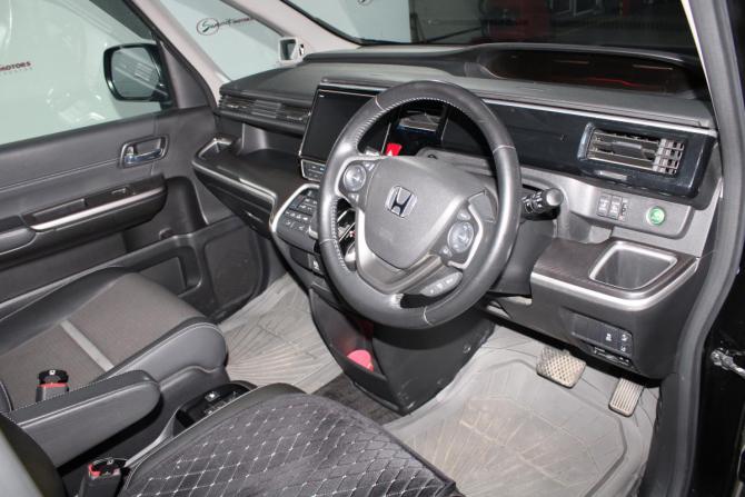 Honda Stepwgn V Рестайлинг с пробегом 2021 года, цена 3 000 000 рублей, 90357 км, минивэн, Автокод Объявления