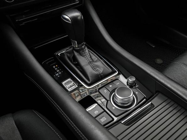 Mazda 6 III (GJ) Рестайлинг 2 с пробегом 2021 года, цена 2 592 070 рублей, 91939 км, седан, Автокод Объявления