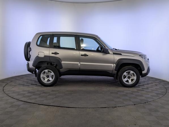 Lada (ВАЗ) Niva I Рестайлинг (Travel) с пробегом 2021 года, цена 999 000 рублей, 5888 км, внедорожник, Автокод Объявления