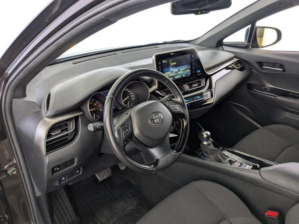 Toyota C-HR I с пробегом 2019 года, цена 2 650 000 рублей, 46448 км, внедорожник, Автокод Объявления