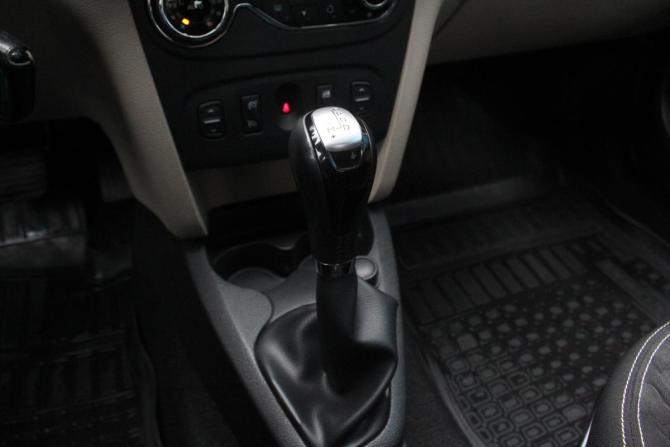 Renault Logan II с пробегом 2015 года, цена 849 000 рублей, 152674 км, седан, Автокод Объявления
