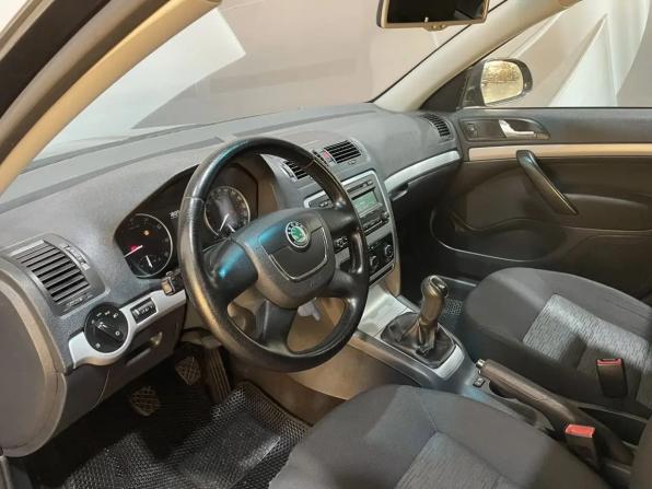 Skoda Octavia II (A5) Рестайлинг с пробегом 2013 года, цена 830 000 рублей, 225563 км, лифтбек, Автокод Объявления
