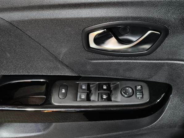 Renault Kaptur I Рестайлинг с пробегом 2022 года, цена 1 649 000 рублей, 68422 км, внедорожник, Автокод Объявления
