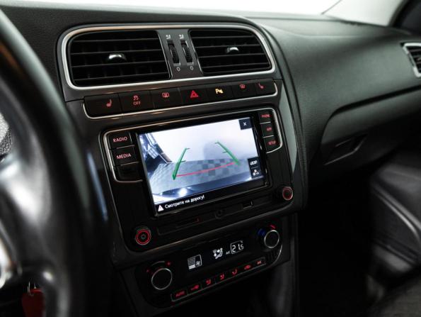Volkswagen Polo V Рестайлинг с пробегом 2018 года, цена 1 249 700 рублей, 132684 км, седан, Автокод Объявления