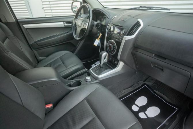 Isuzu D-Max II Рестайлинг с пробегом 2017 года, цена 3 098 000 рублей, 57000 км, offers.body_type.unknown, Автокод Объявления