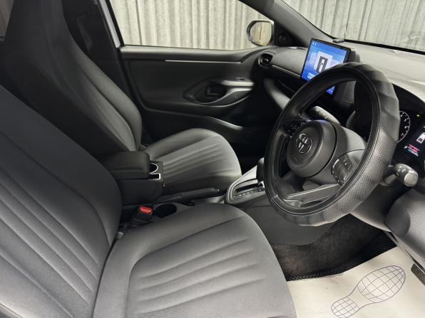 Toyota Yaris IV с пробегом 2021 года, цена 1 380 000 рублей, 103149 км, хэтчбек, Автокод Объявления