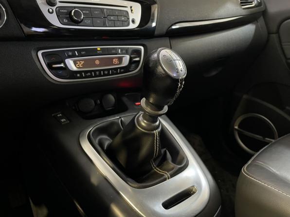Renault Scenic III Рестайлинг с пробегом 2013 года, цена 1 410 000 рублей, 177608 км, компактвэн, Автокод Объявления