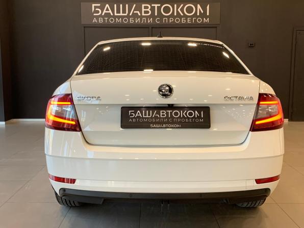 Skoda Octavia III (A7) Рестайлинг с пробегом 2018 года, цена 1 880 000 рублей, 141050 км, лифтбек, Автокод Объявления