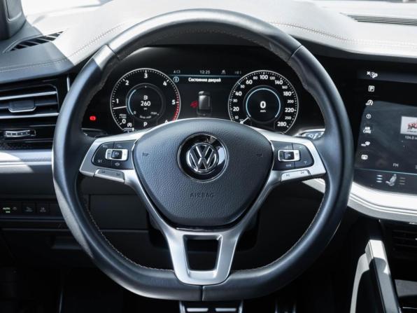 Volkswagen Touareg III с пробегом 2019 года, цена 4 165 000 рублей, 240329 км, внедорожник, Автокод Объявления