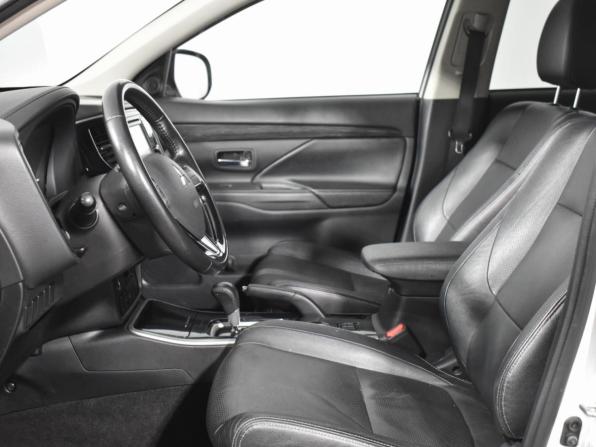 Mitsubishi Outlander III Рестайлинг 2 с пробегом 2017 года, цена 1 698 900 рублей, 147498 км, внедорожник, Автокод Объявления