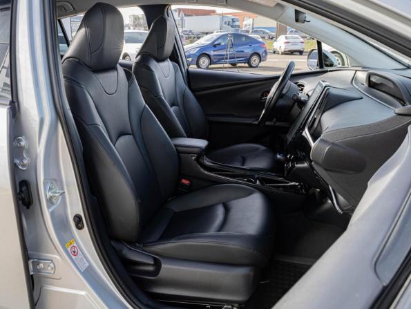 Toyota Prius IV (XW50) с пробегом 2017 года, цена 2 270 000 рублей, 68466 км, лифтбек, Автокод Объявления