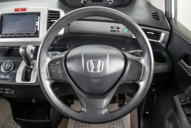 Honda Freed I с пробегом 2014 года, цена 1 499 000 рублей, 170000 км, компактвэн, Автокод Объявления