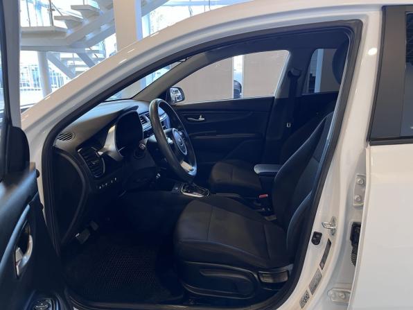 Kia Rio IV Рестайлинг с пробегом 2021 года, цена 1 550 000 рублей, 136989 км, седан, Автокод Объявления