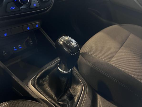 Hyundai Solaris II с пробегом 2018 года, цена 1 254 000 рублей, 138926 км, седан, Автокод Объявления
