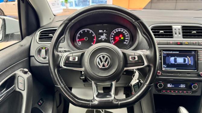 Volkswagen Polo V Рестайлинг с пробегом 2019 года, цена 1 299 500 рублей, 62504 км, седан, Автокод Объявления