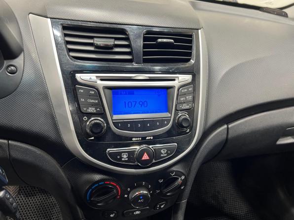 Hyundai Solaris I с пробегом 2012 года, цена 725 000 рублей, 178000 км, хэтчбек, Автокод Объявления
