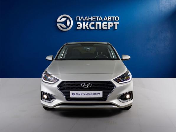 Hyundai Solaris II с пробегом 2018 года, цена 1 040 000 рублей, 161340 км, седан, Автокод Объявления