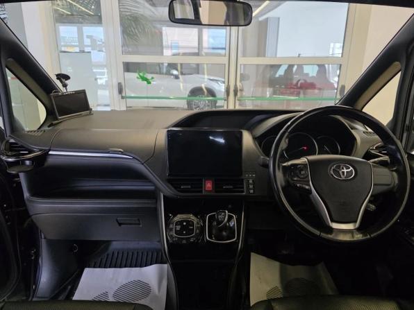 Toyota Voxy III (R80) с пробегом 2015 года, цена 1 800 000 рублей, 208185 км, минивэн, Автокод Объявления