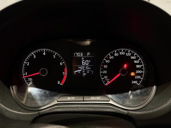 Volkswagen Polo V Рестайлинг с пробегом 2017 года, цена 1 040 573 рубля, 142210 км, седан, Автокод Объявления